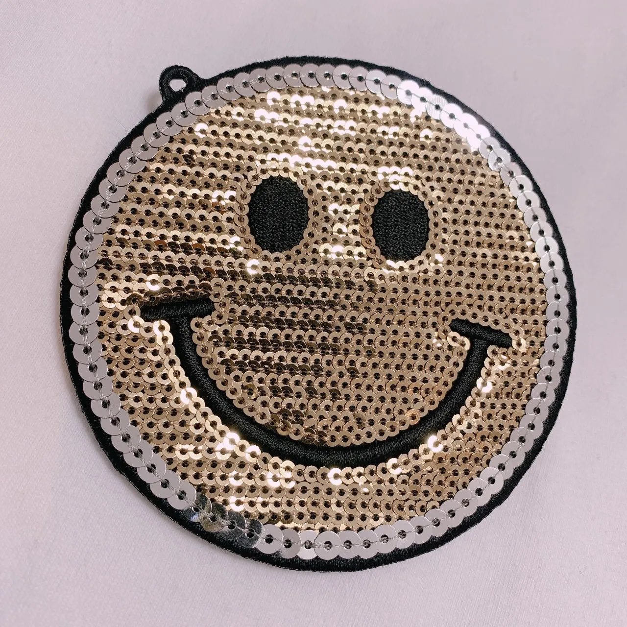 スパンコール刺繍